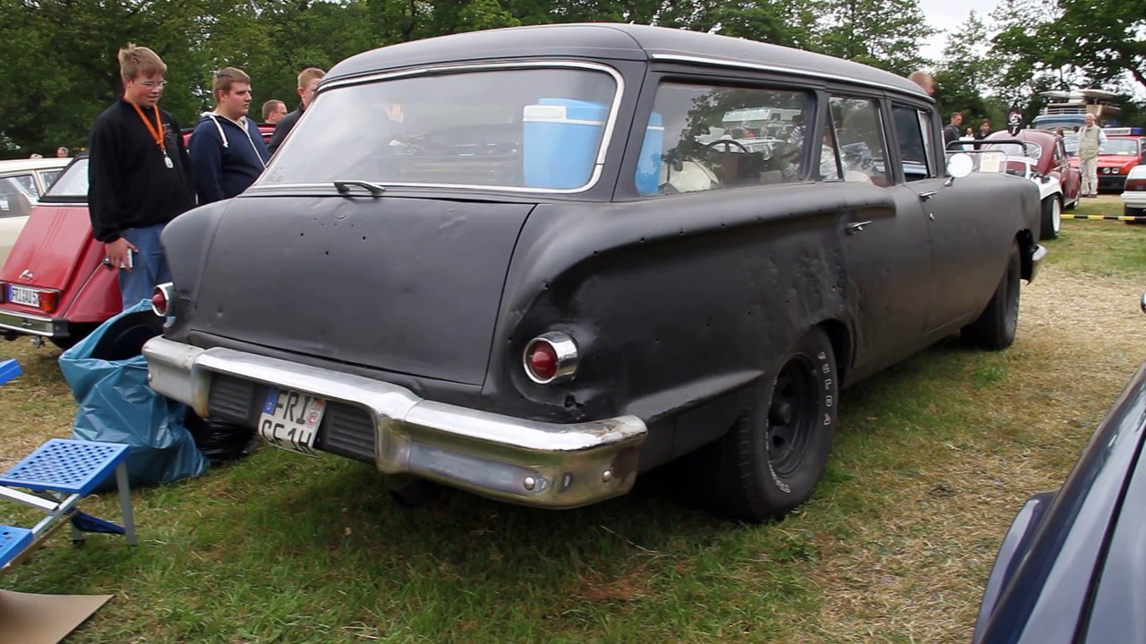 1958 Chevy Station Wagon fährt davon - Bockhorner Oldtimermarkt 2013