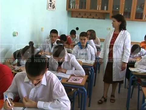 Mesuesit e fillores nuk kalojne provimet e tyre te shtetit - News, Lajme - Kanali 7