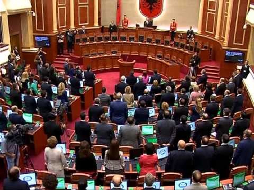 NISHANI DEKRETON MINISTRAT SHTYHET SEANCA PER PREZANTIMIN E PROGRAMIT QEVERISES LAJM