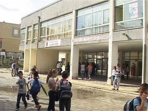 NIS SHKOLLA 600 MIJE NXENES FILLOJNE MESIMIN NE SHUME SHKOLLA ME TURNE LAJM