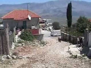 QELLOHET POLICIA PLUMBA KUNDER HELIKOPTERIT TE POLICISE MBI FSHATIN SHOSH LAJM