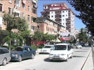 PROTESTA NE FIER QYTETARET PARRULLA KUNDER KOMPANISE "BANKERS PETROLIUM" LAJM