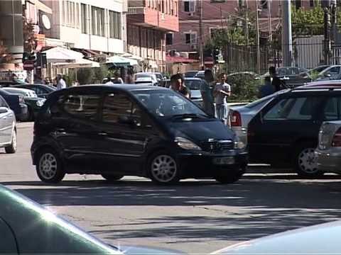 PARKIMET NE TIRANE PUNONJESIT E BASHKISE JANE PUSHIM DHE ABUZOJNE PRIVATET LAJM