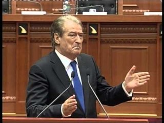 PERPLASJE NE KUVEND RUÇI,BERISHA DHE META SHKEMBEJNE BATUTA NE PARLAMENT LAJM