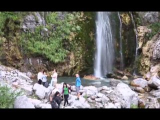 THETHI TURISTIK PIKA MJAFT TERHEQESE EDHE NE DITET E PARA TE VJESHTES LAJM
