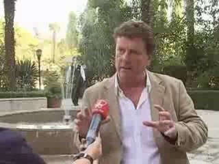 LUFTA NE SIRI PRODUCENTI IRLANDEZ TREGON NE TIRANE BETEJEN NE SIRI LAJM