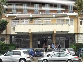FURRAT VIJOJNE PUNEN NUK KA VENDIM PER MBYLLJEN E FURRAVE TE GELQERES LAJM