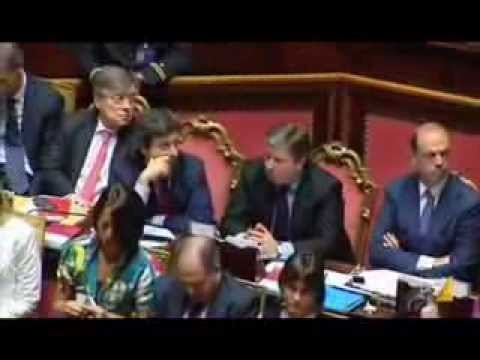 KRIZA NE ITALI ALFANO DREJT TRADHETISE NDAJ BERLUSKONIT PRITET VOTIMI LAJM