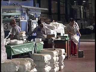 INDUSTRIA RICIKLUESE MBETJE KEMI PA FUND DHE PERSERI KERKOJME IMPORT NGA JASHTE LAJM