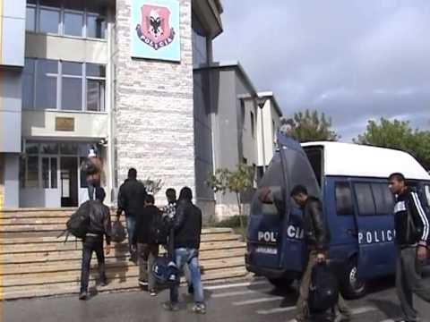 TMERRET E LUFTES NE SIRI-EMIGRANTI I KAPUR NE KAKAVIJE TREGON DHUNEN E USHTRUAR-LAJM