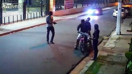 PERAMPOK MAU MERAMPOK, EH TERNYATA YANG DIRAMPOK PUNYA PISTOL!