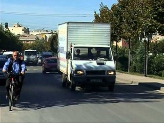 UNAZA E MADHE NE TIRANE DY KILOMETRAT E PAPERFUNDUARA MBAJNE PENG RRUGEN LAJM