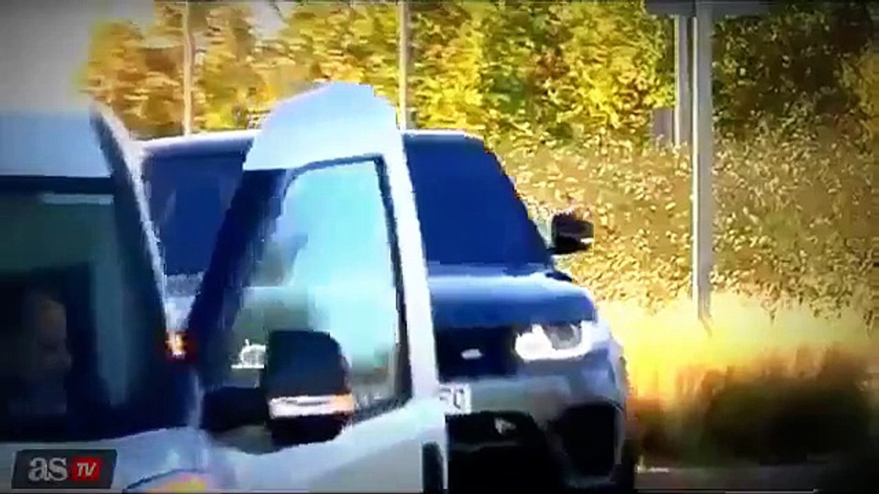 Cristiano Ronaldo gets angry with a reporter and pulled the microphone at the entrance to Valdebebas
