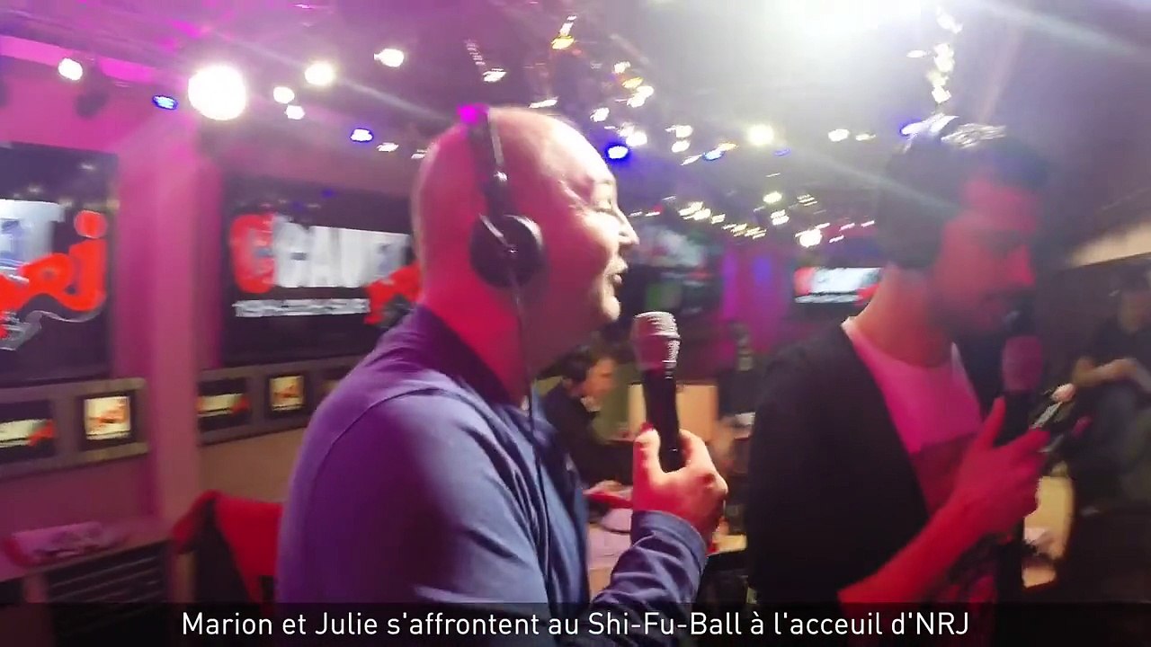 Marion et Julie saffrontent au Shi-Fu-Ball à laccueil de NRJ - C’Cauet sur NRJ