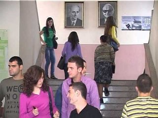 REFORME NE MATURA MINISTRJA NIKOLLA NJOFTON REFORMIM NE SISTEMIN E NOTAVE LAJM