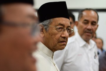 Web pro-Umno ketawakan Dr M hingga 'keluar air mata'