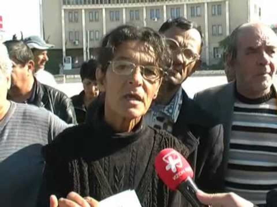 PROTESTOJNE INVALIDET VONESA E PAGESES SE INVALIDITETIT VDES FOSHNJA NE KORÇE LAJM
