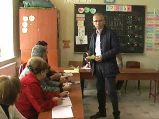 ZGJEDHJET NE KORÇE QYTETARET VOTOJNE PER TE ZGJEDHUR KRYEBASHKIAKUN E RI LAJM