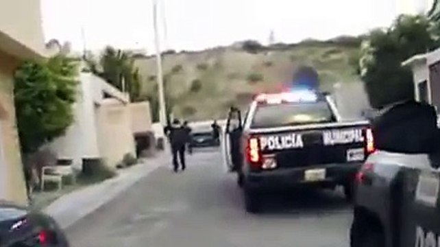 Mexican police persecution and arrest
