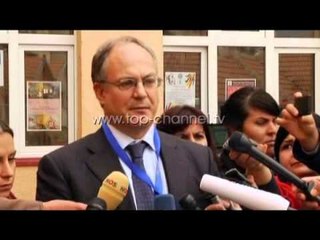 Presion mes komunitetit serb - Top Channel Albania - News - Lajme