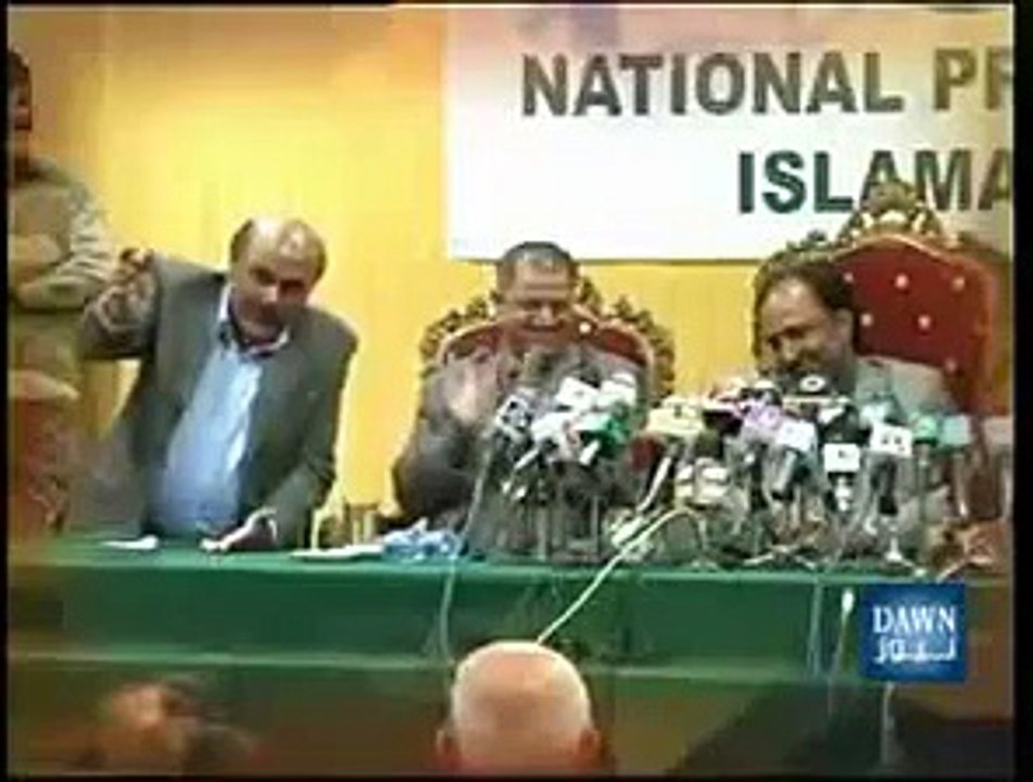 Qamar Zaman Kaira Singing Saif-ul-Malook