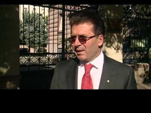 PROTESTA E OPOZITES BASHA APEL QYTETAREVE TE DALIN KUNDER BLERJES SE VOTES LAJM