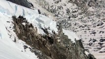 Un glacier se décroche et crée une rivière de glace et de boue en Nouvelle Zélande.