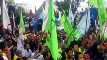 Ribuan Buruh Tumpah Ruah di Depan Kantor Gubernur