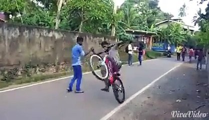 is larke ka kamal dekho .waah kia bat he