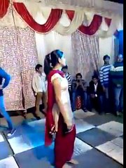 Desi Pakistani hot shadi dance by a local beautiful girl