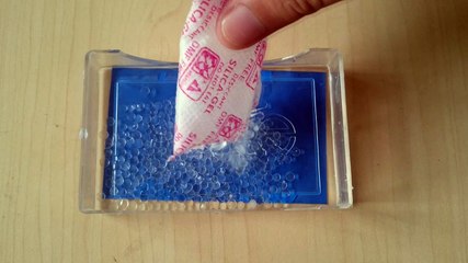 Thử thách khả năng hút nước của hạt chống ẩm