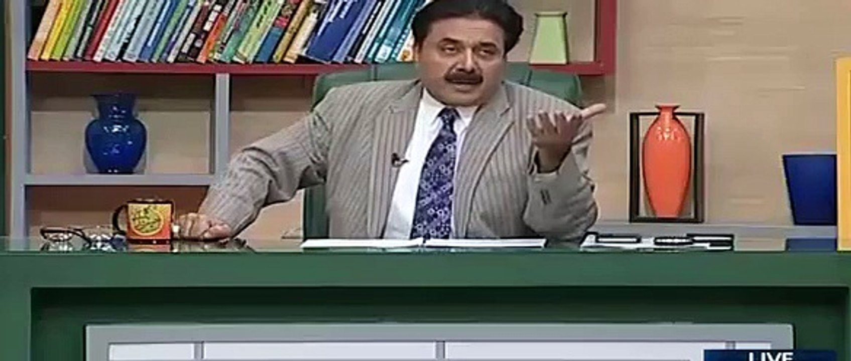 What Action Aftab Iqbal Did When An Earth Quake Came During Live Khabardar Show