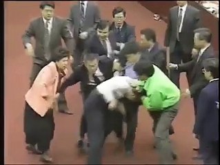 جاپان سمیت دنیا کے مختلف ممالک میں پارلیمینٹیرینز کی لڑایٔیاں دیکھیں۔۔