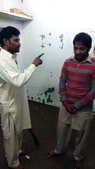 Shair Ko Vote Dalne Waley Ko Pakar Kar Sab Ne Dhulai Kardi, Interesting Video