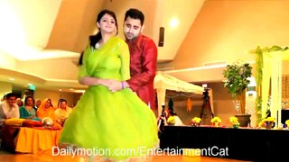 Beautiful Cuople Romantic Dance on Mehndi Night | HD ✔