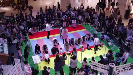 Recorde de bebês engatinhando no Japão