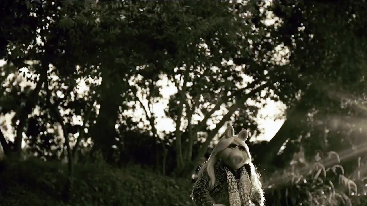 Hello : Adele revue et corrigée par les Muppets ( The Muppets Promo - Miss Piggy Covers Adele's " Hello' " ) !