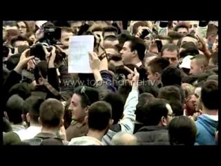 Turma largon Berishen nga sheshi - Top Channel Albania - News - Lajme