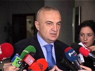 POLITIKA HESHT QEVERIA DHE OPOZITA NUK FLASIN, VETEM LSI KUNDER ARMEVE LAJM
