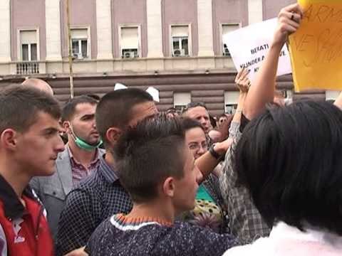 NUK DO TE PROCEDOHEN MINISTRI TAHIRI SHKRUAN SE PROTESTUESIT NUK DO TE KENE PASOJA LAJM