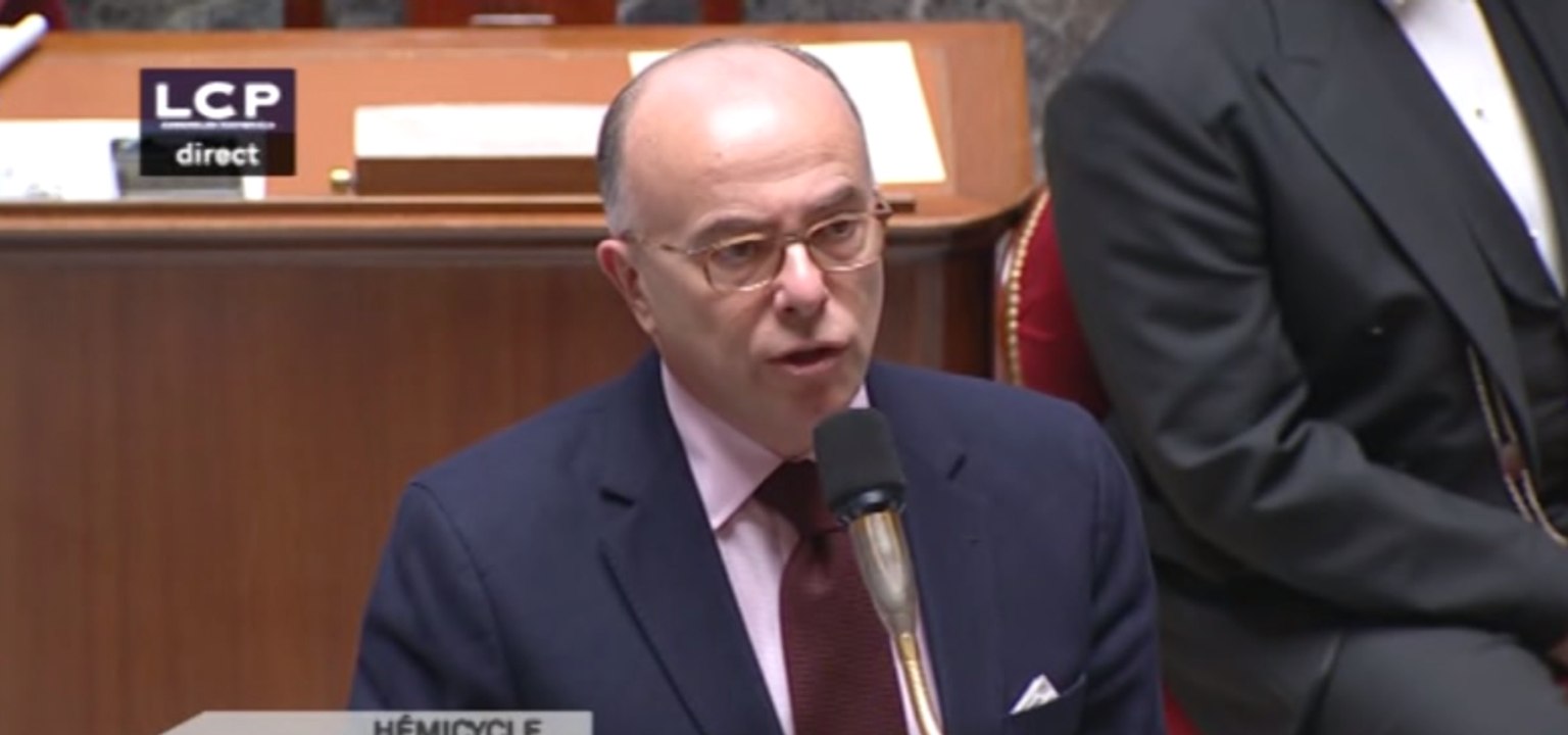 Cazeneuve annonce «1 233 perquisitions» menées depuis les attentats du 13 novembre