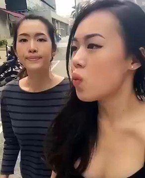 Siren Sesi Çıkaran Kızlar