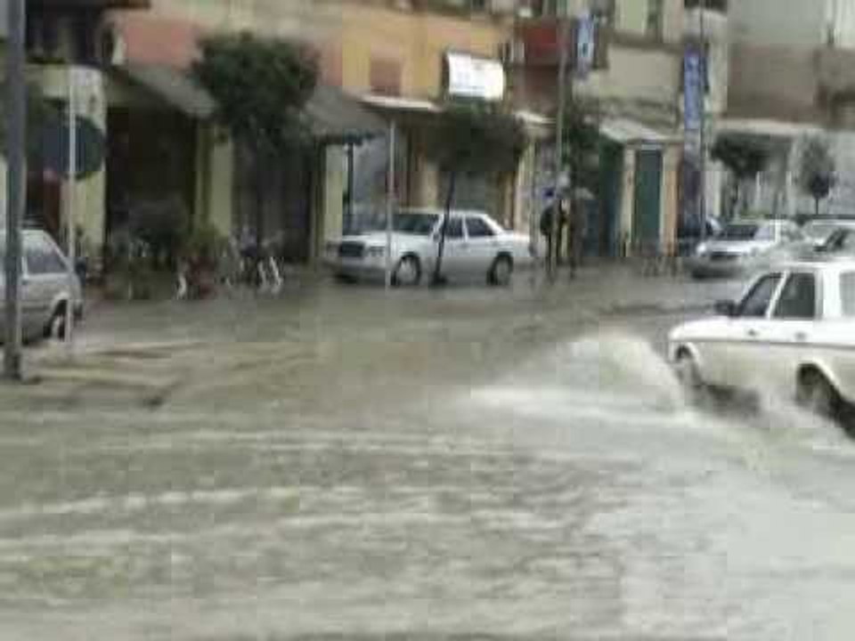 PERMBYTJE NE DURRES SITUATA PROBLEMATIKE NE DISA LAGJE E RRUGE NGA RESHJET LAJM