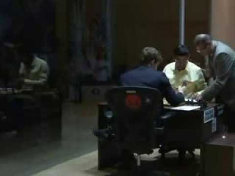 KAMPIONI I RI I BOTES SHAH,NORVEGJEZI CARLSEN MUND KAMPIONIN NE FUQI NGA INDIA LAJM