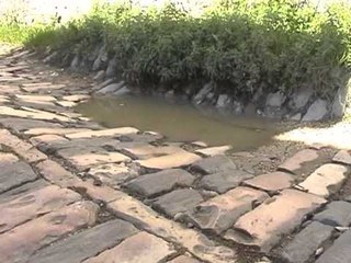 KALLDREMET NE RREZIK NE GJIROKASTER KANE NISUR TE PRISHEN RRUGET TRADICIONALE LAJM