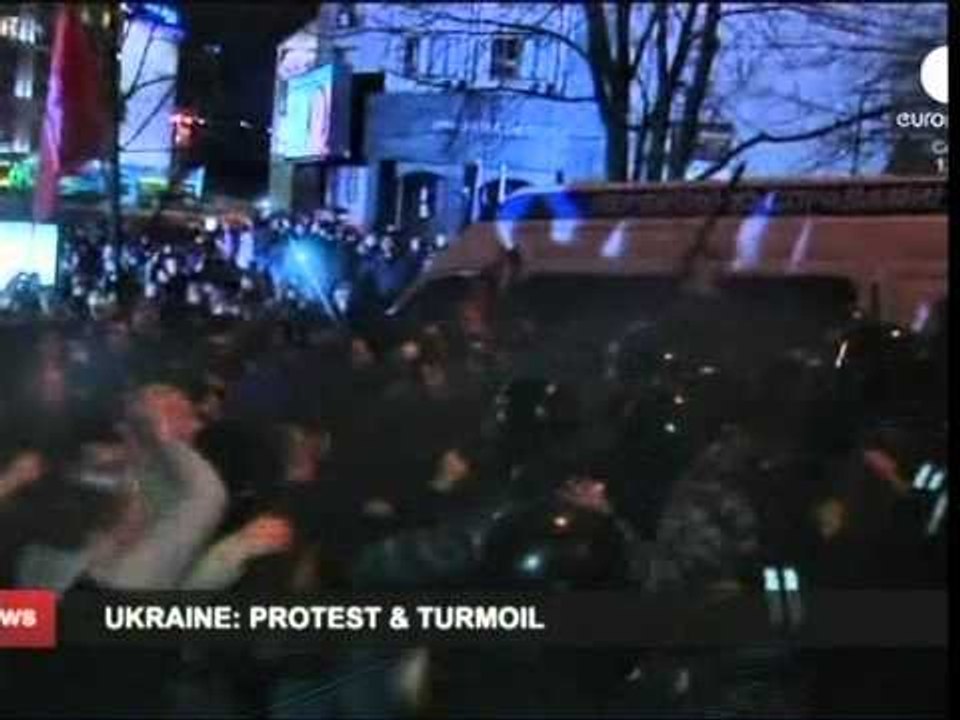PROTESTAT NE UKRAINE STUDENTET THIRRJE PER PROTESTA PA AFAT KUNDER QEVERISE LAJM