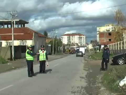 KAPEN TE ARRATISURIT POLICIA GREKE VE NE PRANGA EDHE TE IKURIT E FUNDIT NGA BURGU LAJM