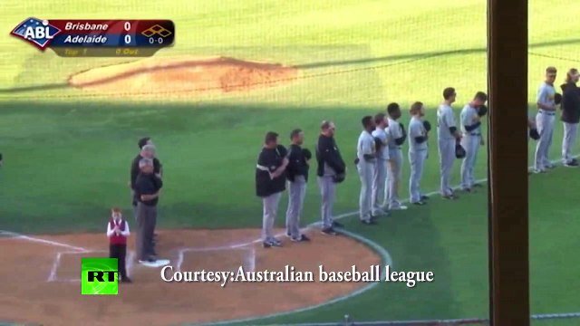 Australie : Un petit garçon pris d’une crise de hoquet au moment de chanter l’hymne national