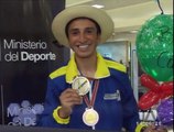 Llegó Jorge Bolaños con el título de campeón mundial de patinaje de velocidad