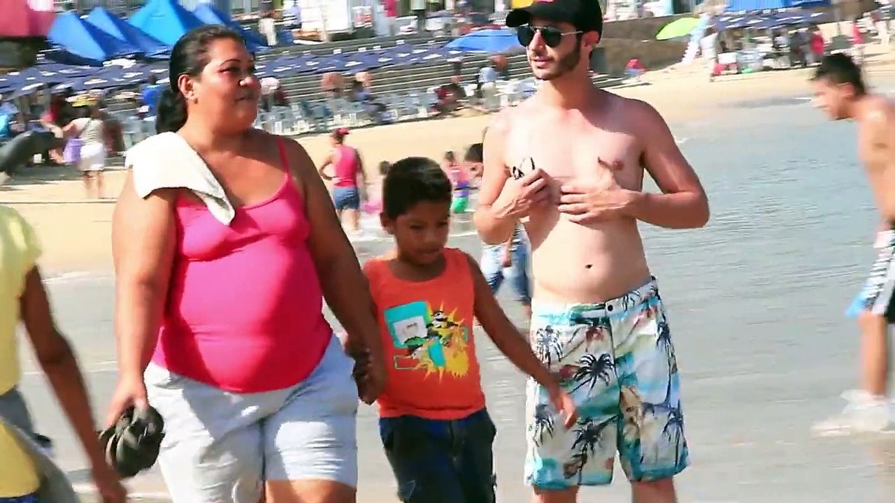 ► Abrazos en Tanga | EXTRA